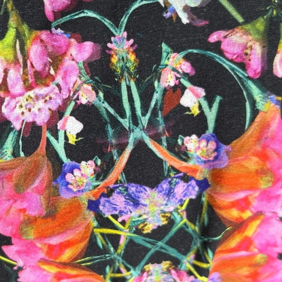 Lululemon Shorts Womens 0 Hotty Hot 4” Inseam
Flowerscope Lined Athletic Run Gym - Picture 7 of 13